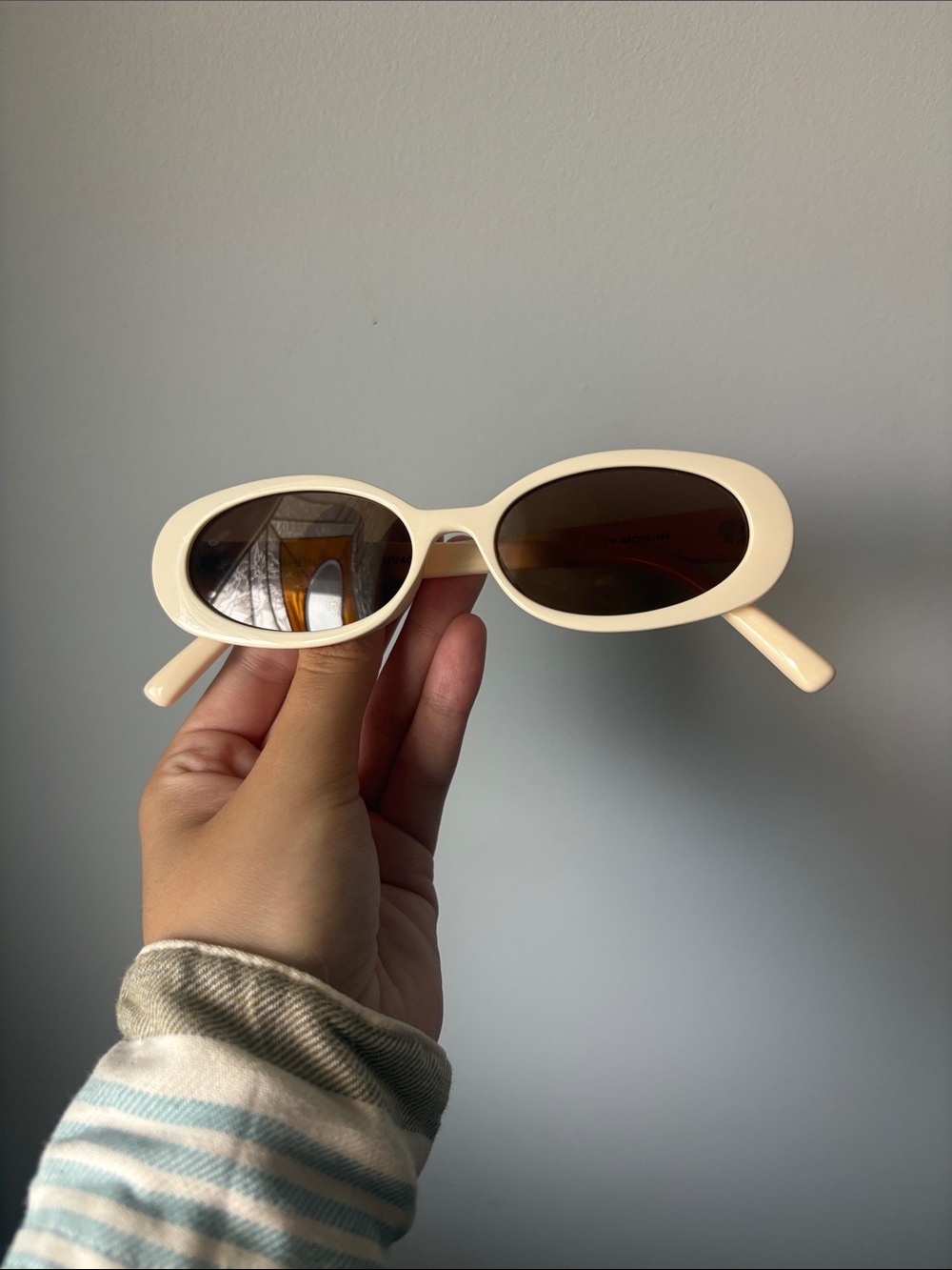 Cream Oval Retro Sunglasses with Brown Lenses. Vanlinker UV400